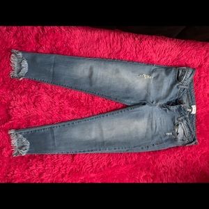 Skinny jeans with ripped bottoms